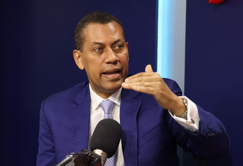 Guido Gómez Mazara respalda propuesta del PLD para enfrentar alza del petróleo